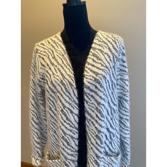 Maurice’s Cardigan Sweater Size Large Fuzzy Zebra Animal Print SUPER Soft Long - Picture 3 of 12